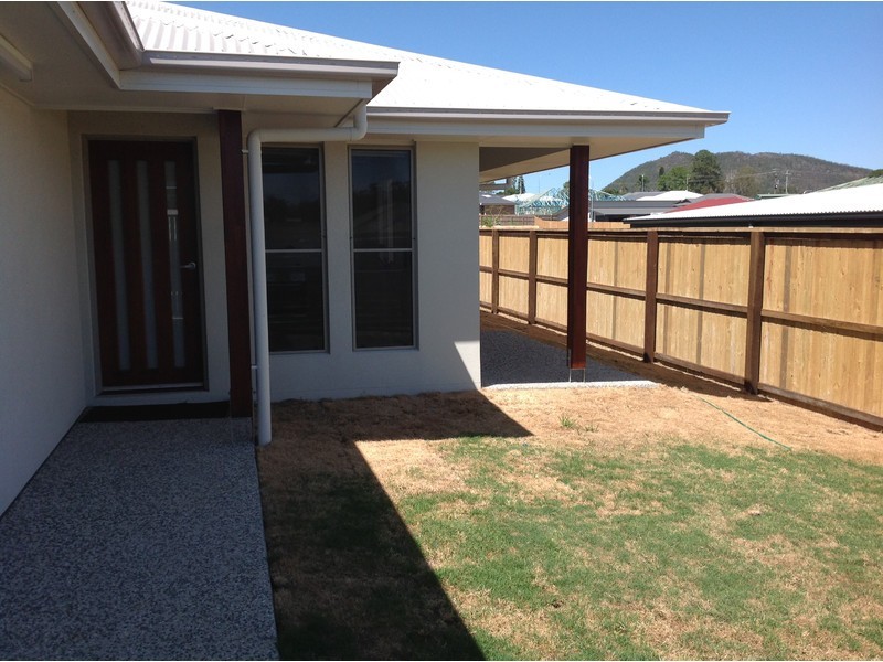 2/25 Featherwood Crescent, Beerwah QLD 4519