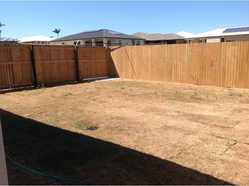 2/25 Featherwood Crescent, Beerwah QLD 4519