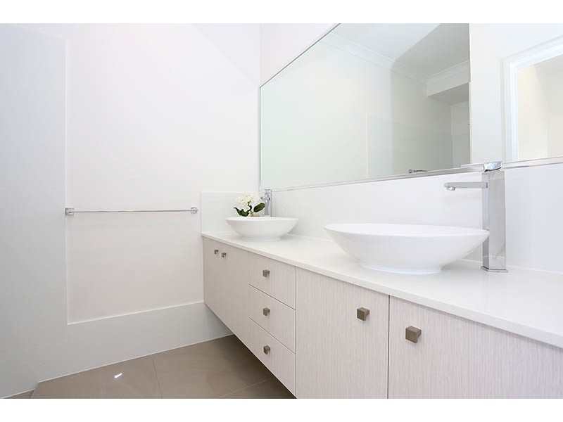 12 Sairs Street, Glass House Mountains QLD 4518