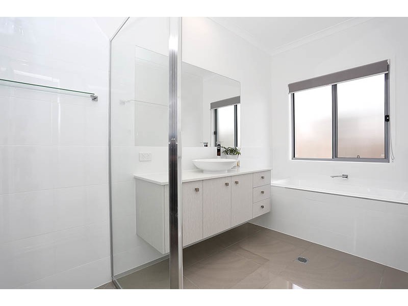 12 Sairs Street, Glass House Mountains QLD 4518