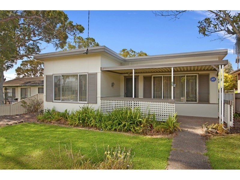 23 Manuka Parade, Gorokan NSW 2263