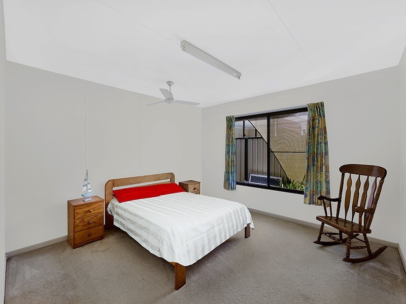 6 Bambury Avenue, Summerland Point NSW 2259