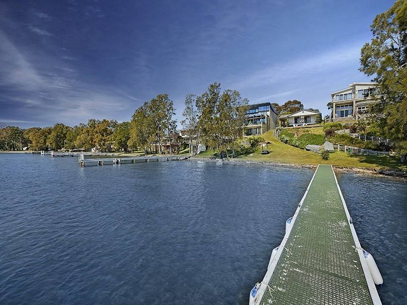 6 Bambury Avenue, Summerland Point NSW 2259