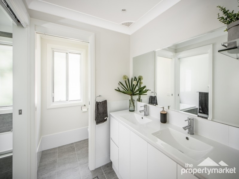 30 Valley View Road, Bateau Bay NSW 2261