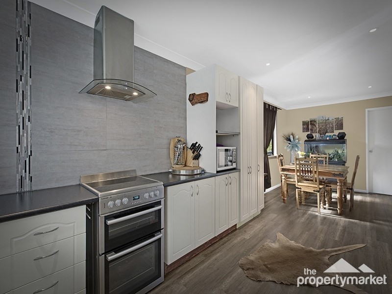 18 Elizabeth Bay Drive, Lake Munmorah NSW 2259