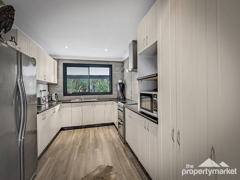 18 Elizabeth Bay Drive, Lake Munmorah NSW 2259