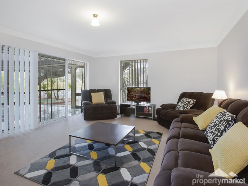 34 Quarterhorse Parade, Wadalba NSW 2259