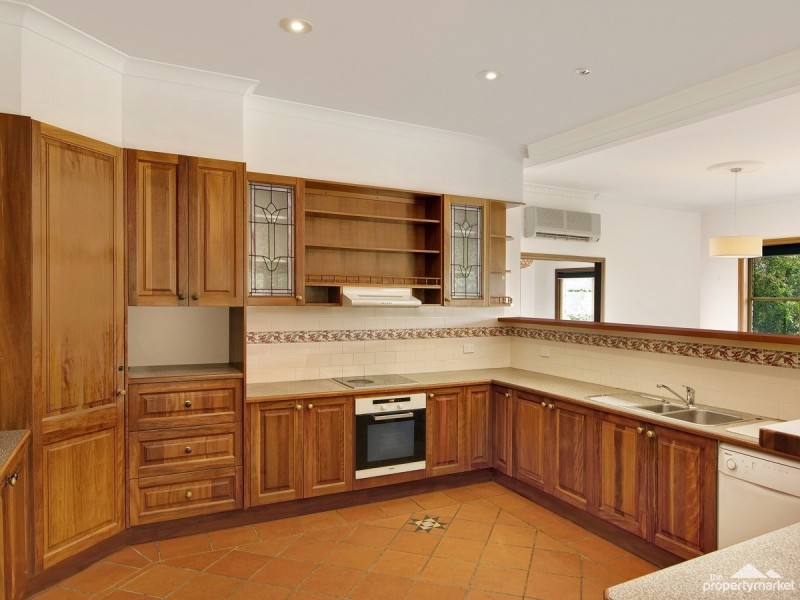 8 Peter Avenue, Forresters Beach NSW 2260