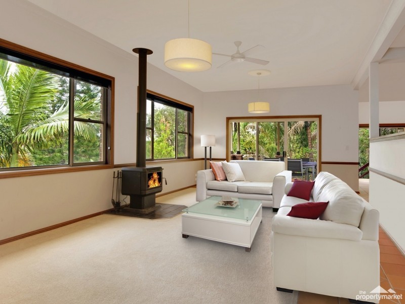 8 Peter Avenue, Forresters Beach NSW 2260