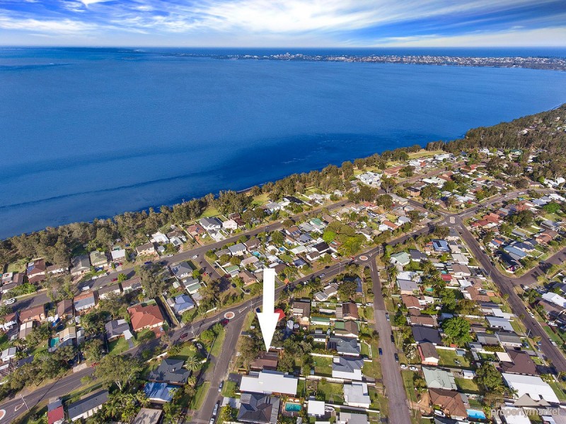 4 Erin Avenue, Berkeley Vale NSW 2261