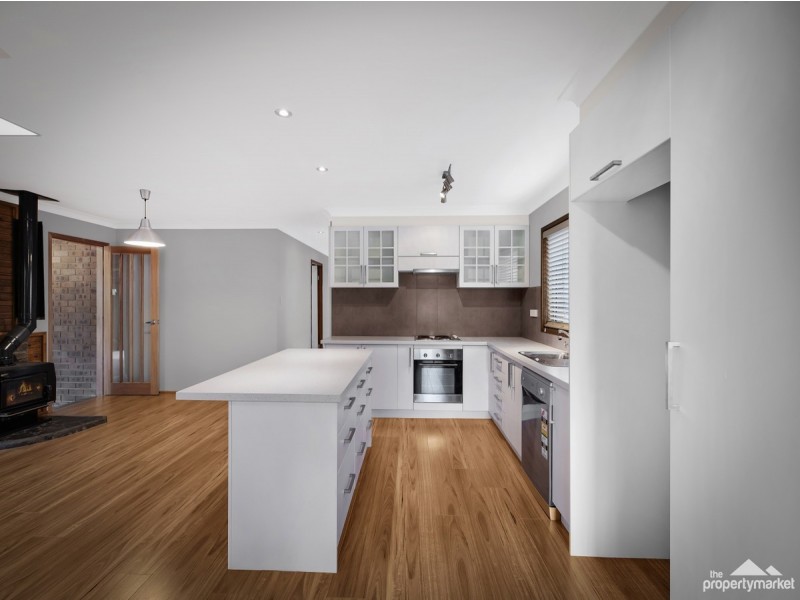 4 Erin Avenue, Berkeley Vale NSW 2261