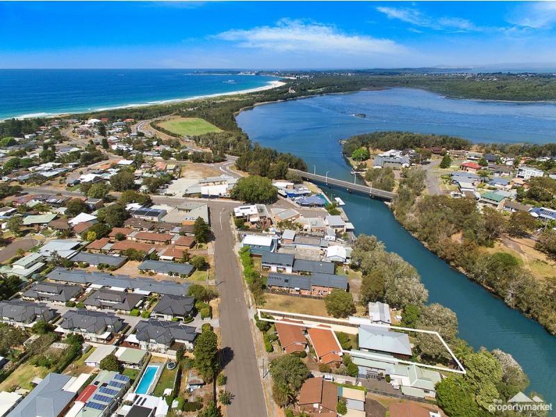 9 Lake Street, Budgewoi NSW 2262