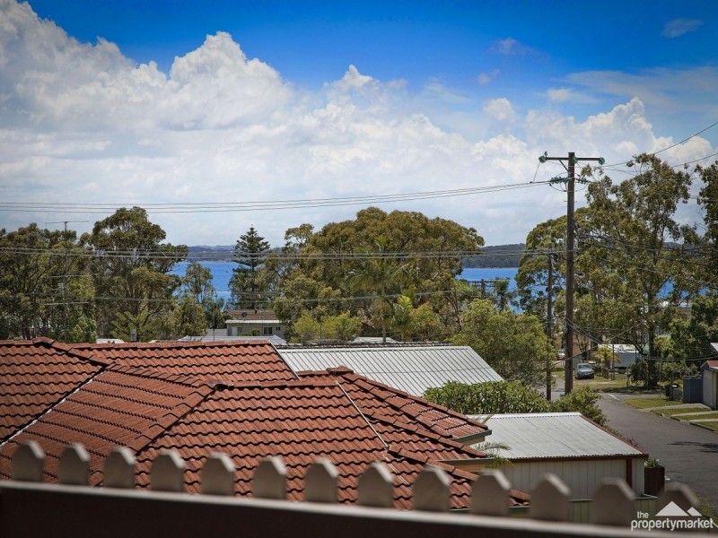 9 Yeramba Road, Summerland Point NSW 2259