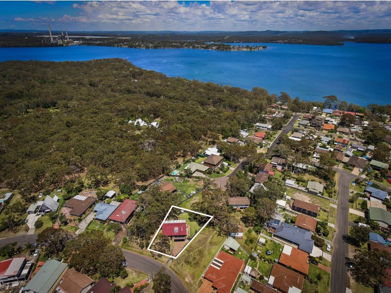 9 Yeramba Road, Summerland Point NSW 2259