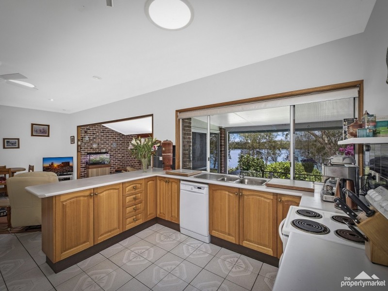 3 Eliot Street, Mannering Park NSW 2259