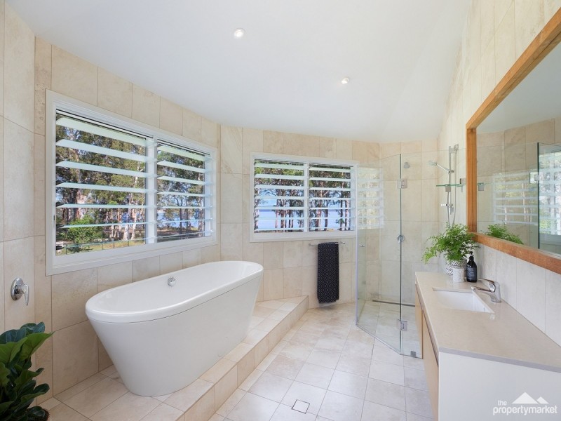 175 Cams Boulevard, Summerland Point NSW 2259