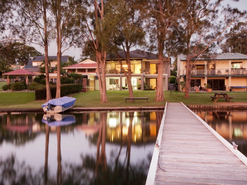 30 Gordon Avenue, Summerland Point NSW 2259