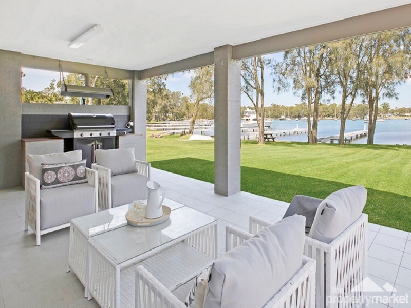 30 Gordon Avenue, Summerland Point NSW 2259