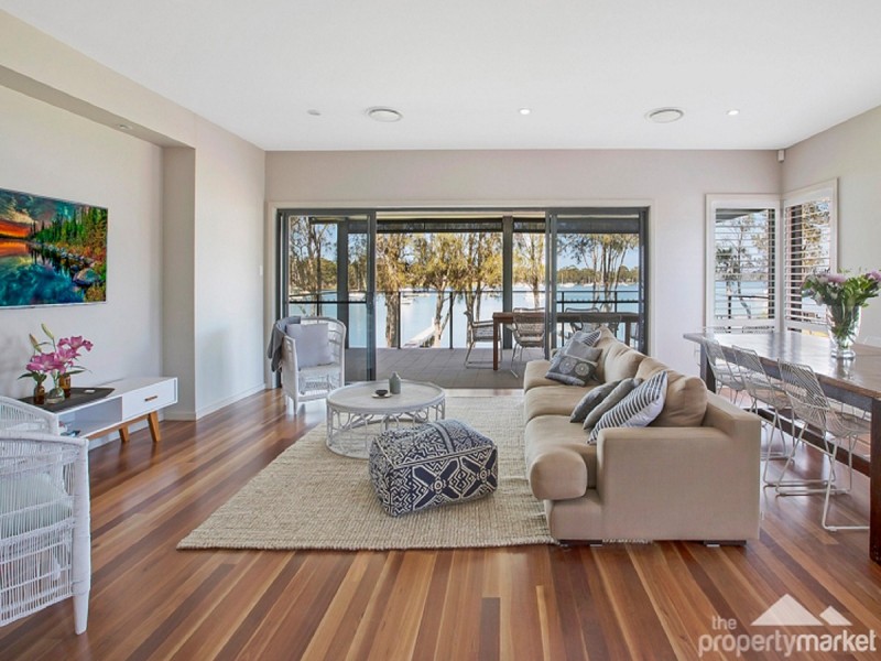 30 Gordon Avenue, Summerland Point NSW 2259