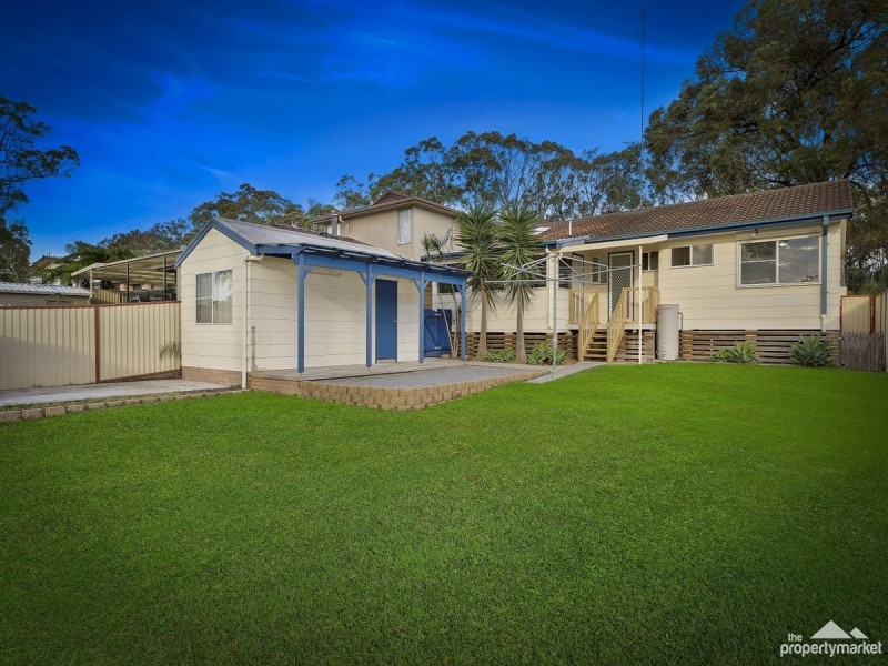 8 Griffith Street, Mannering Park NSW 2259