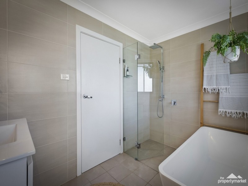 14 Woodlawn Drive, Budgewoi NSW 2262