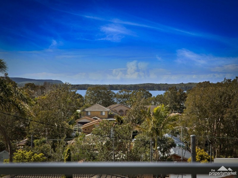 14 Woodlawn Drive, Budgewoi NSW 2262