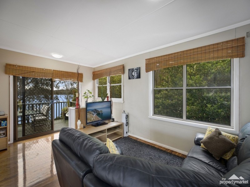 11 Winbin Crescent, Gwandalan NSW 2259