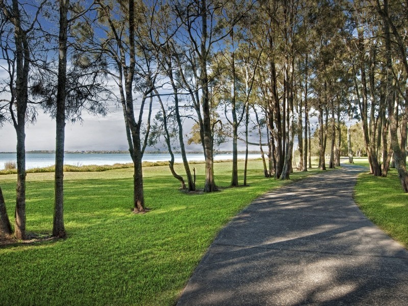 207 Lakedge Avenue, Berkeley Vale NSW 2261