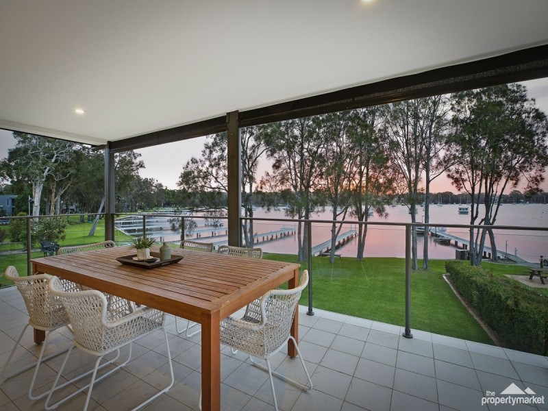 30 Gordon Avenue, Summerland Point NSW 2259