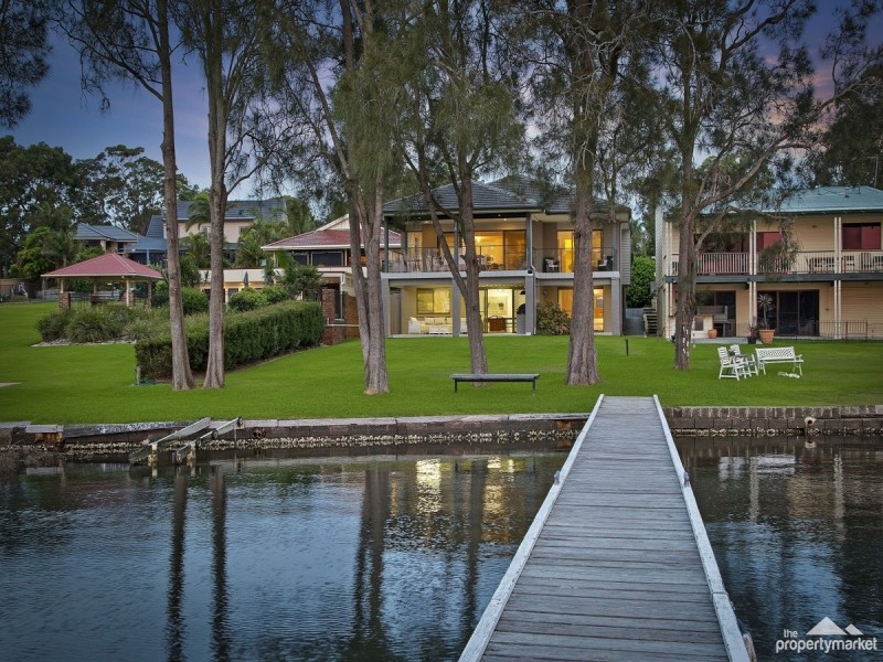 30 Gordon Avenue, Summerland Point NSW 2259