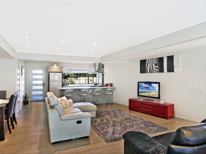 8 Adelaide Street, Killarney Vale NSW 2261