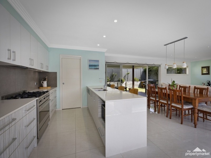 2 Windward Crescent, Gwandalan NSW 2259