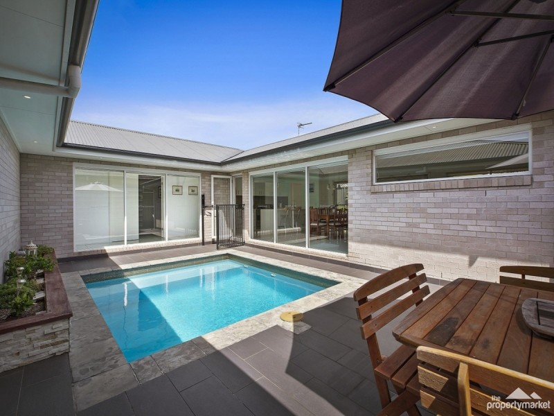 2 Windward Crescent, Gwandalan NSW 2259