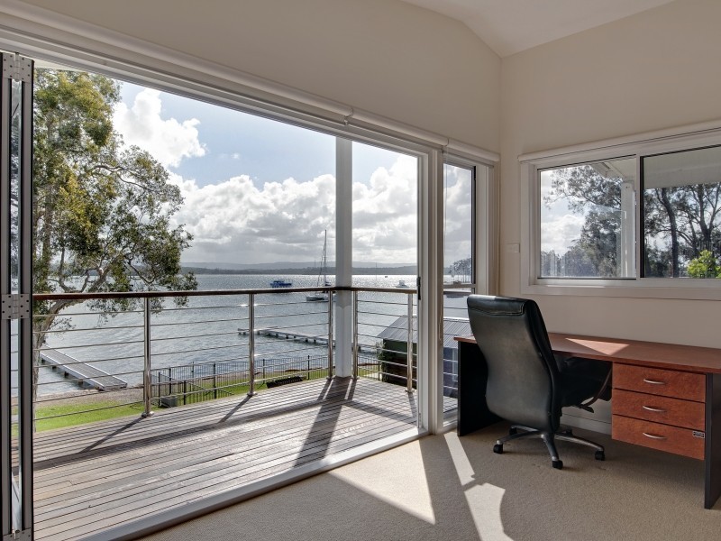 25 Kenilworth Street, Mannering Park NSW 2259