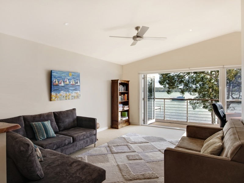 25 Kenilworth Street, Mannering Park NSW 2259