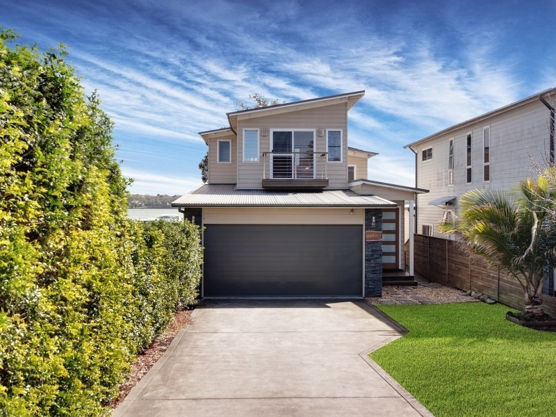 25 Kenilworth Street, Mannering Park NSW 2259