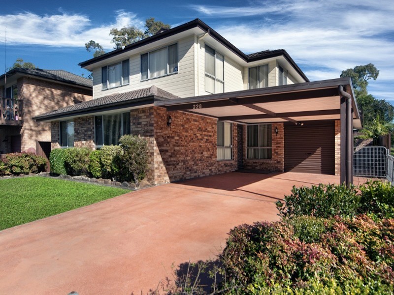 228 Lakedge Ave, Berkeley Vale NSW 2261