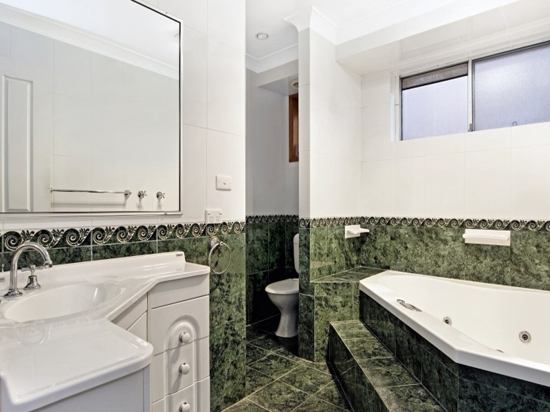 228 Lakedge Ave, Berkeley Vale NSW 2261