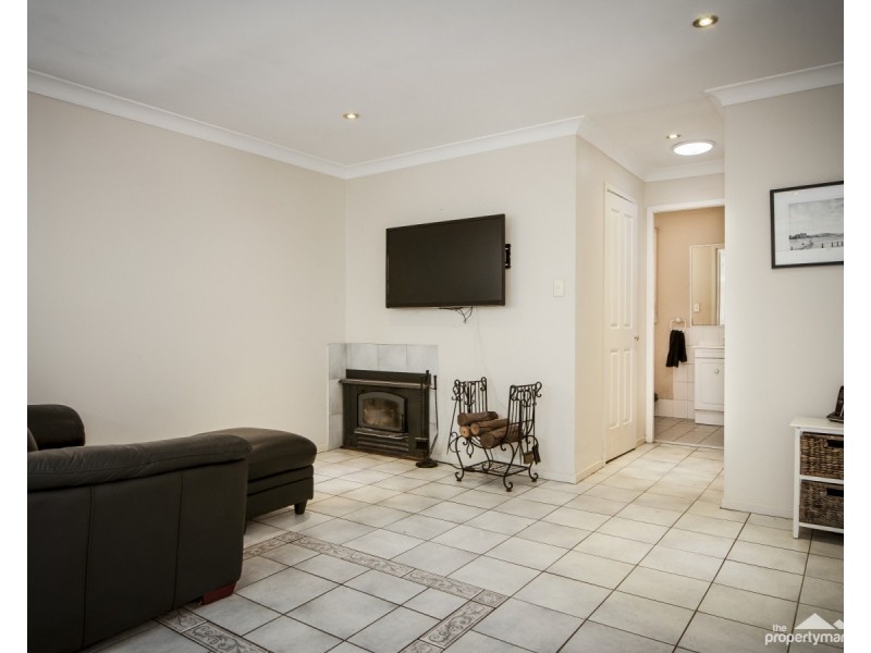 11 Bomaderry Crescent, Glenning Valley NSW 2261