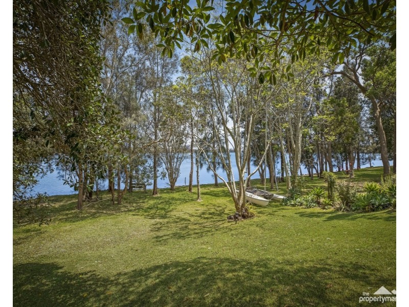 68 Teragalin Drive, Chain Valley Bay NSW 2259