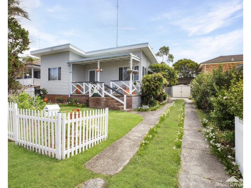 1 Anembo Avenue, Summerland Point NSW 2259