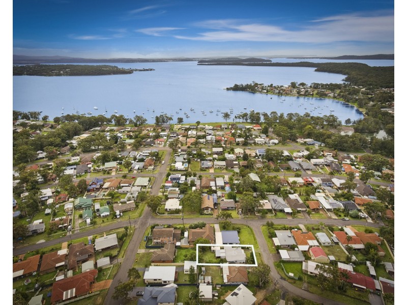 1 Anembo Avenue, Summerland Point NSW 2259