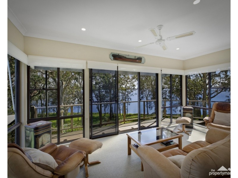 11 Omaru Place, Summerland Point NSW 2259
