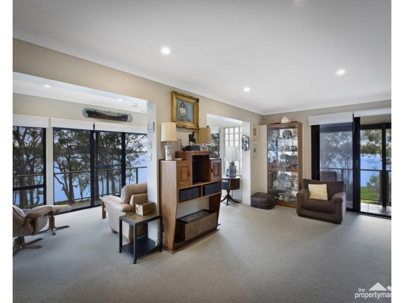 11 Omaru Place, Summerland Point NSW 2259