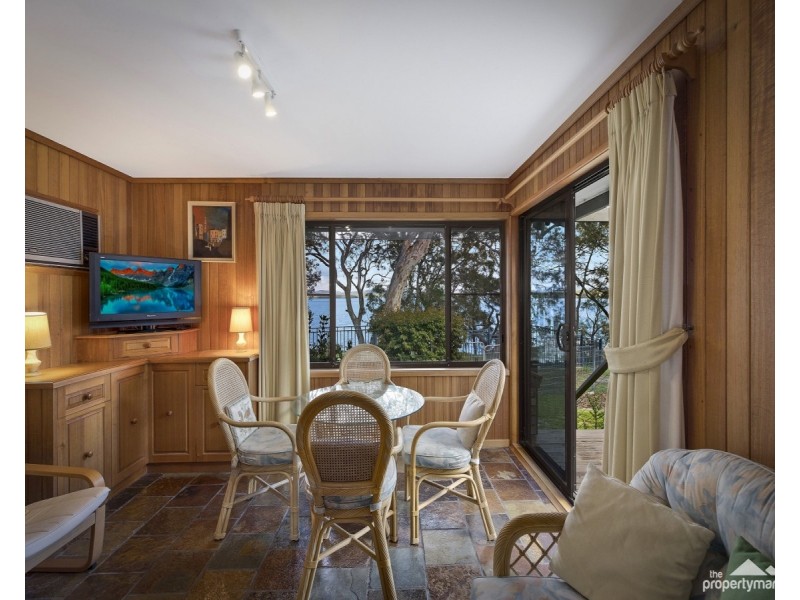 11 Omaru Place, Summerland Point NSW 2259