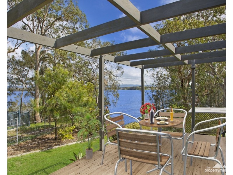 11 Omaru Place, Summerland Point NSW 2259