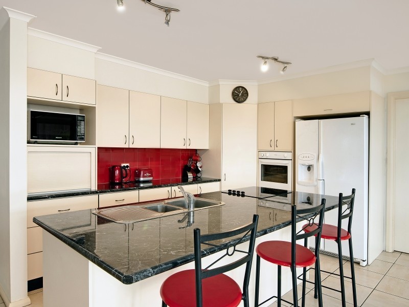4 Jascaren Cl, Jilliby NSW 2259
