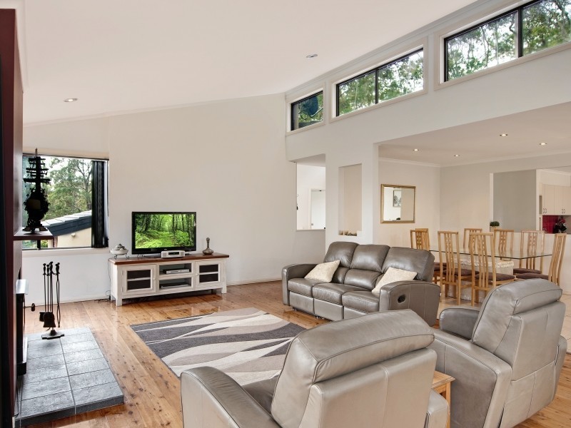 4 Jascaren Cl, Jilliby NSW 2259