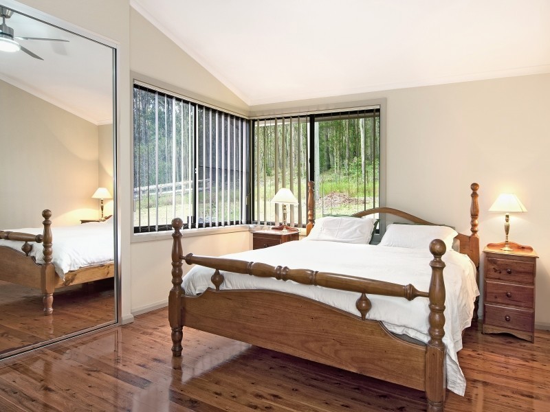 4 Jascaren Cl, Jilliby NSW 2259