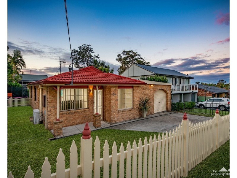 37 Audie Parade, Berkeley Vale NSW 2261